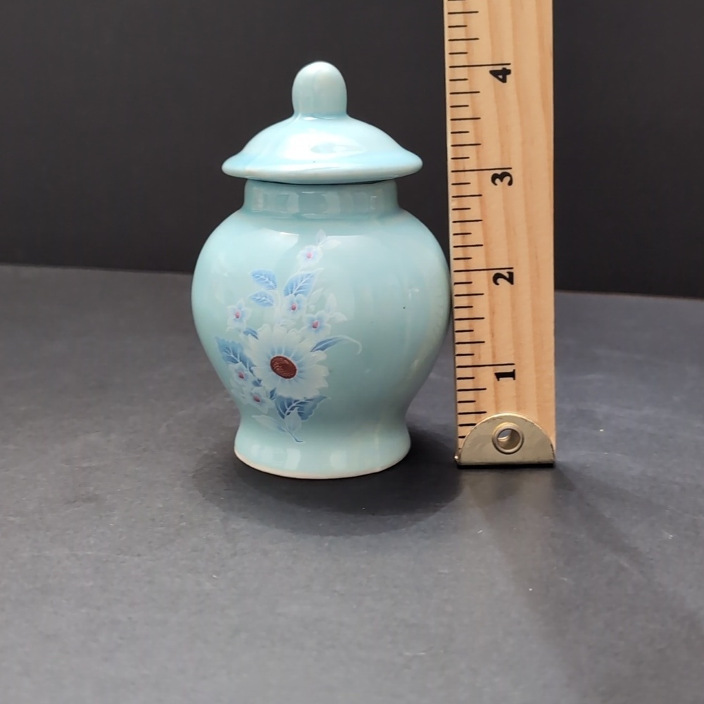 Vintage Mini Sky-blue Ceramic Lidded Ginger Jar With Floral Design. - Picture 9 of 10
